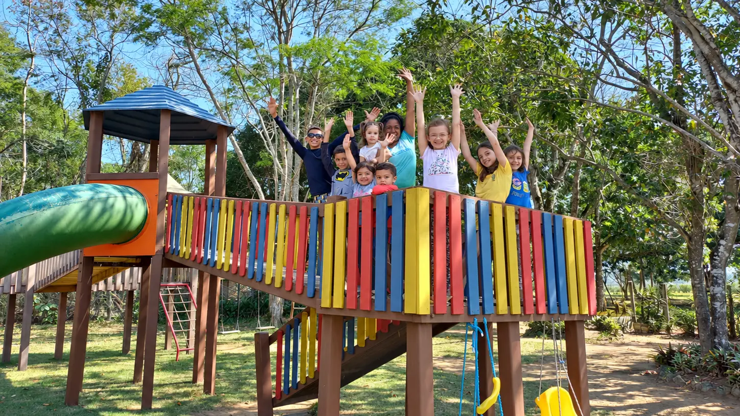 Playground do Acquamarine Park Hotel com crianças brincando